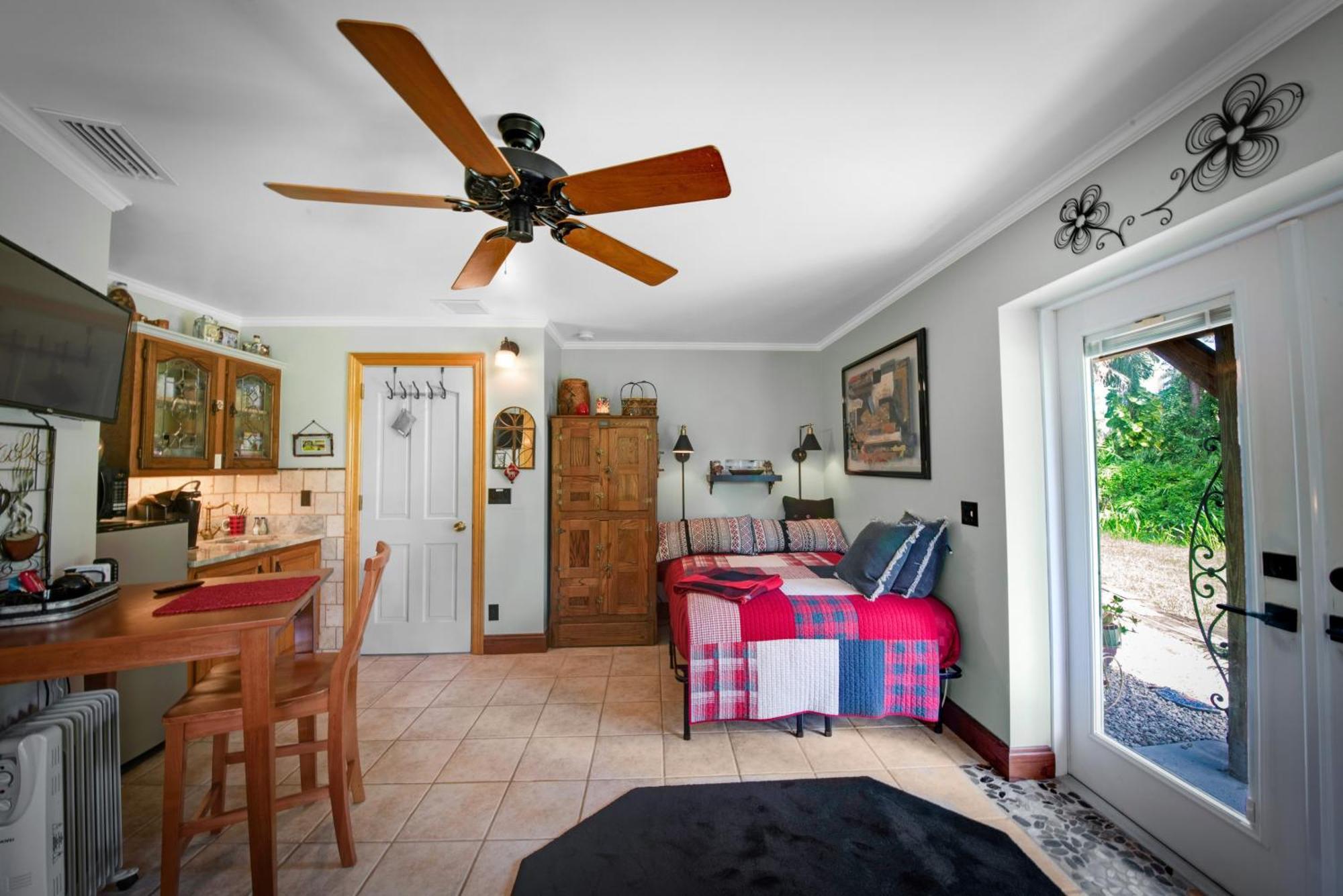 La Quiete Cove For One Bed & Breakfast Лейк Уърт Екстериор снимка